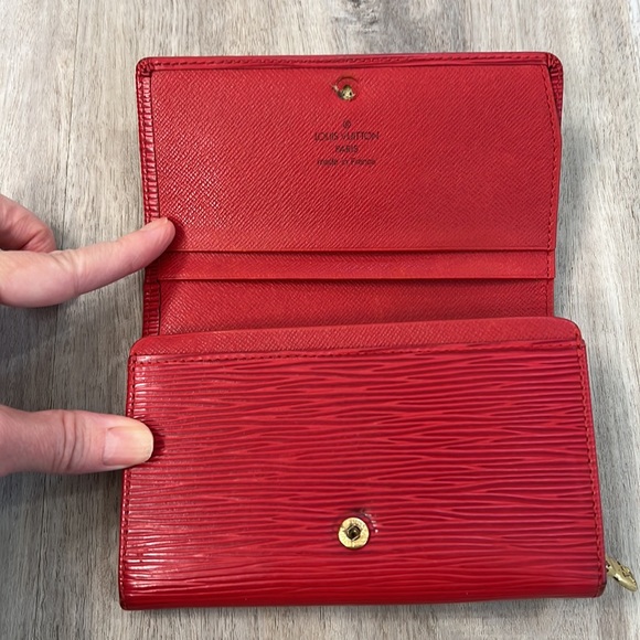 LV RED EPI SNAP WALLET - Picture 3 of 5